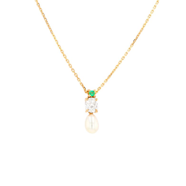 Acheter Collier perle, émeraude 0.03 carat et diamant 0.70 carat or jaune 3.67g Comme neuf - 2000,00 € Collier perle, émeraude 0.03 carat et diamant 0.70 carat or jaune 3.67g Comme neuf - reconditionné disponible sur Gemme Les Bijoux